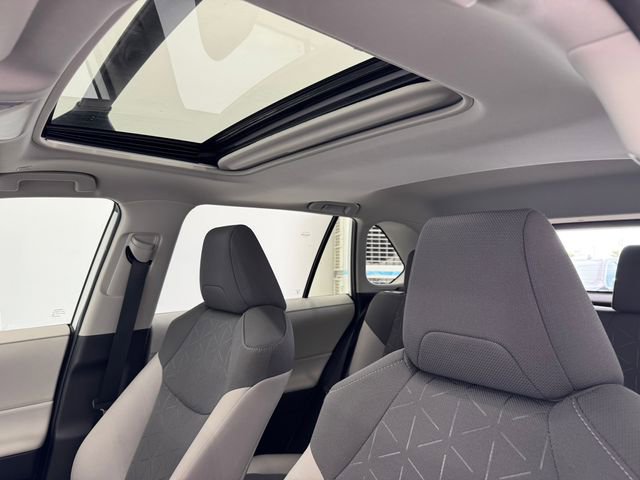 Used 2025 Toyota RAV4 XLE w/ Convenience Package FWD image 5