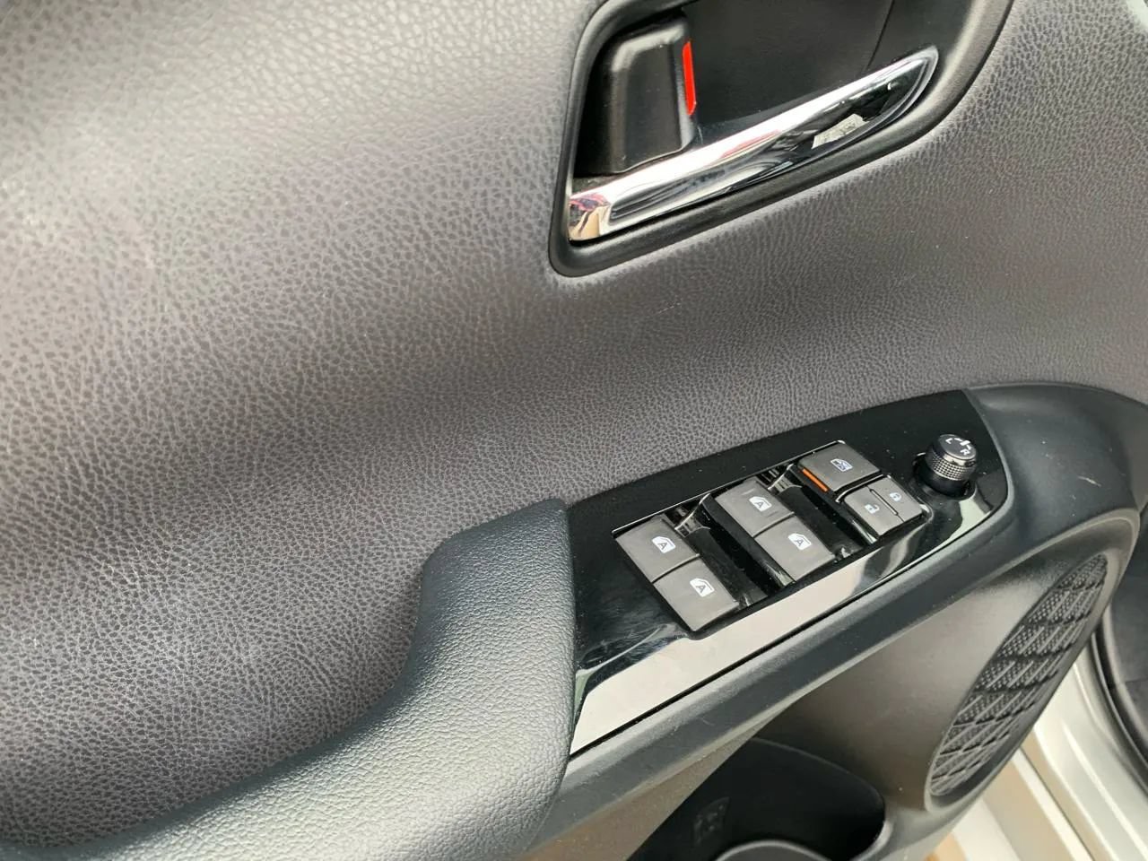 Used 2017 Toyota Prius Two FWD image 18