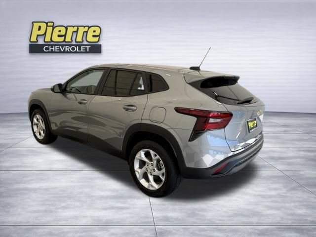 New 2026 Chevrolet Trax LS w/ LS Convenience Package FWD image 2