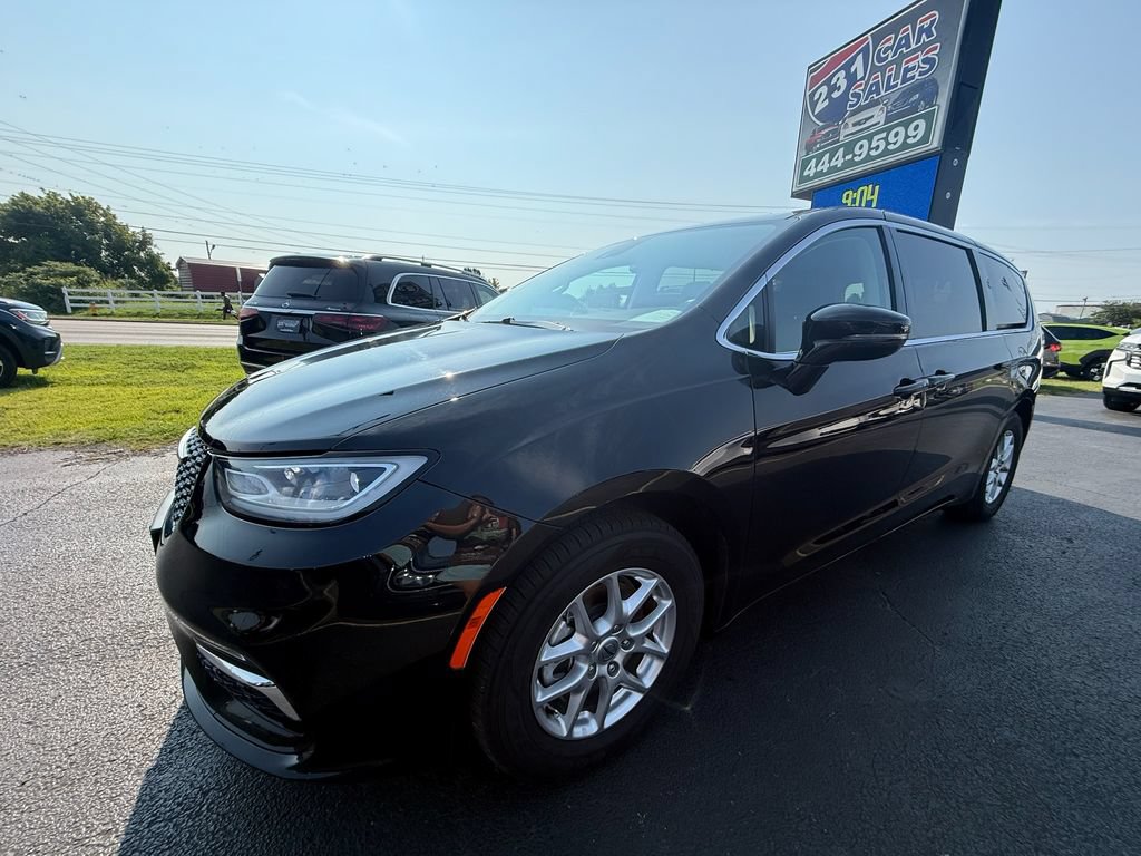 Used 2024 Chrysler Pacifica Touring-L FWD image 8