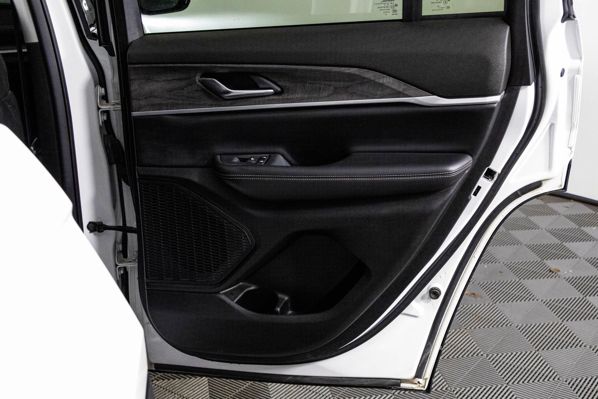 Used 2023 Jeep Grand Cherokee Limited w/ Trailer Tow Prep Group (B) image 40