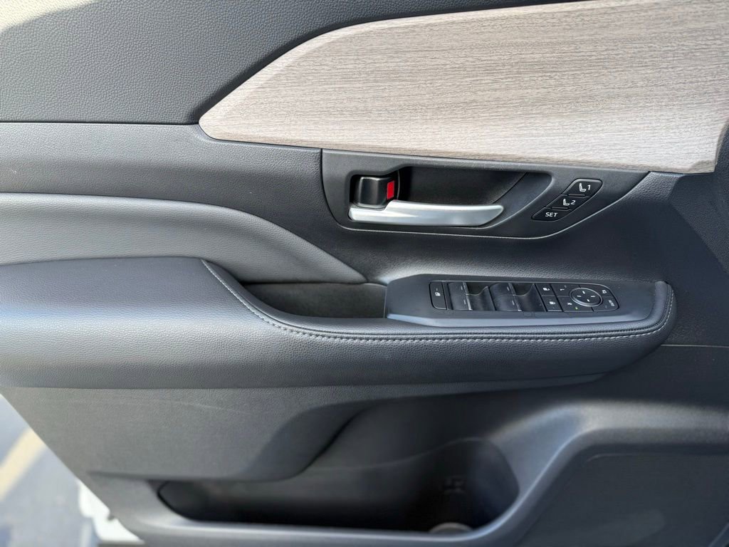 Used 2024 Toyota Grand Highlander Limited image 15