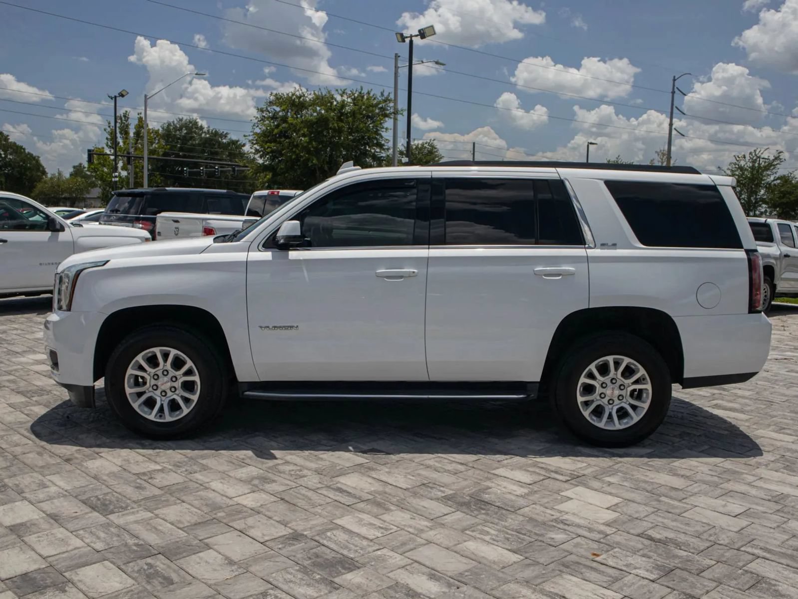 Used 2020 GMC Yukon SLE AWD/4WD image 4