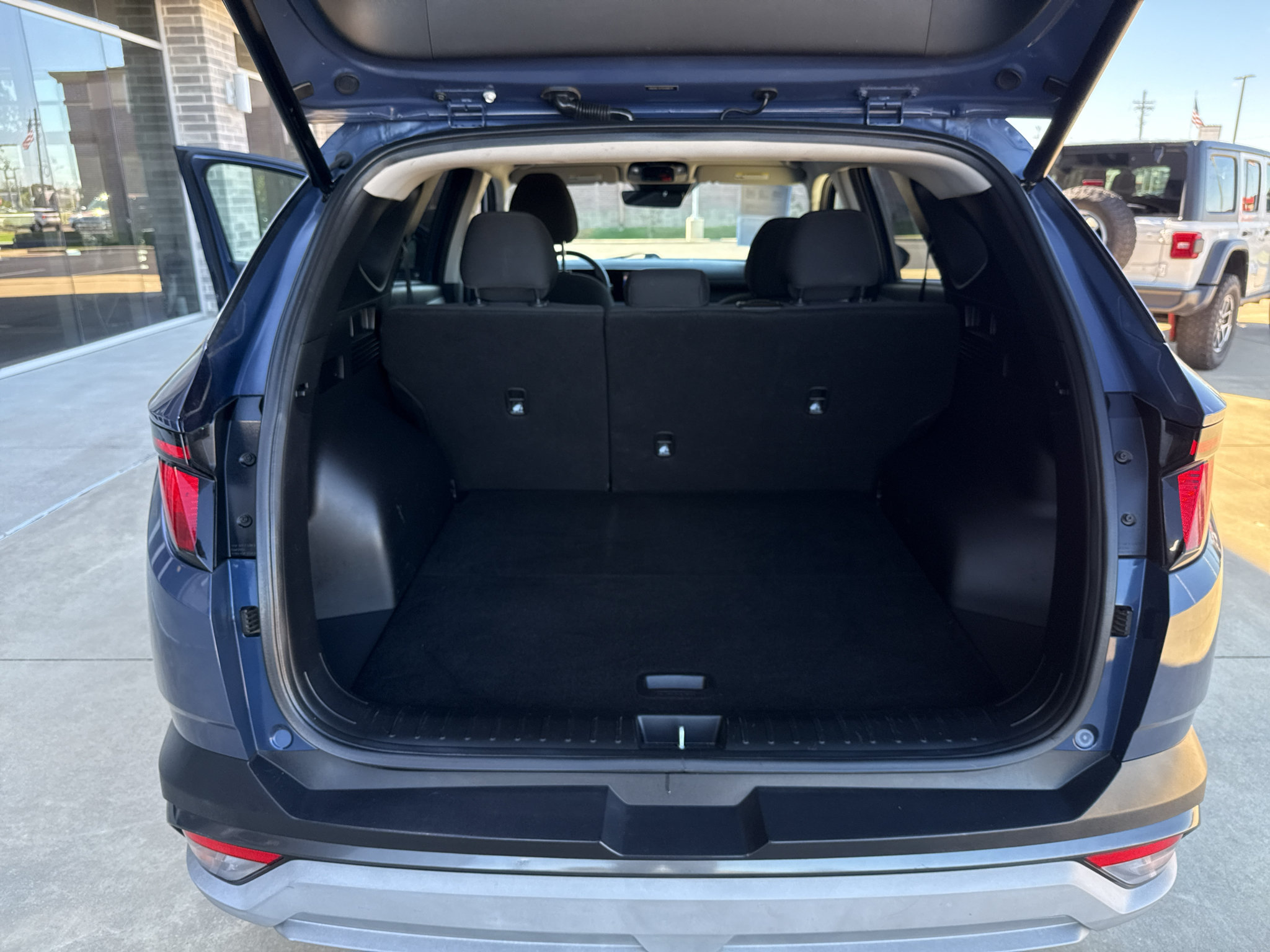 Used 2025 Hyundai Tucson SEL AWD/4WD image 14