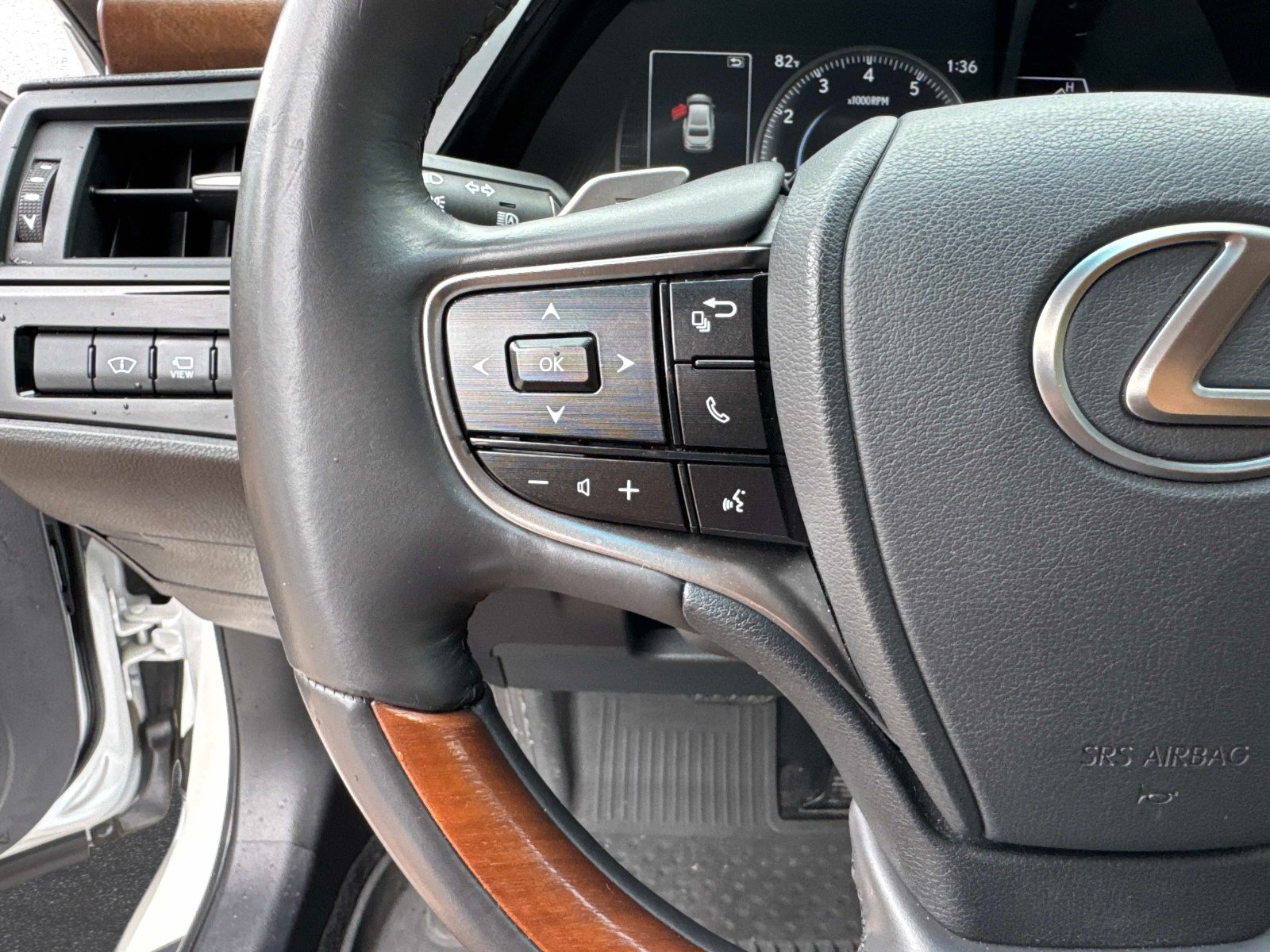 Certified 2022 Lexus ES 350 Ultra Luxury w/ Accessory Package 2 FWD image 30