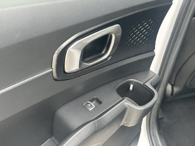 Certified 2025 Kia Sorento LX FWD image 16