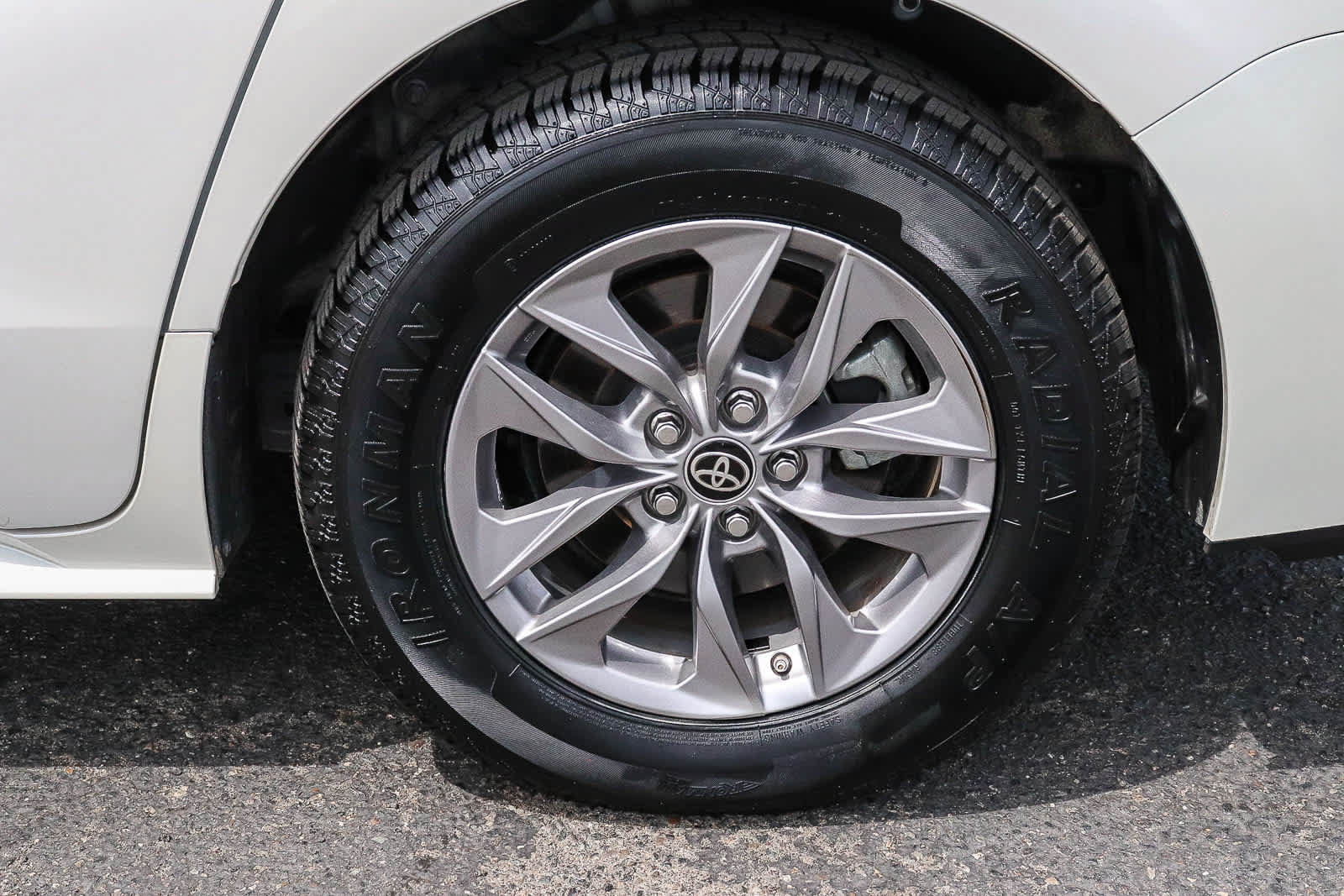 Used 2021 Toyota Sienna XLE w/ XLE Plus Package FWD image 14
