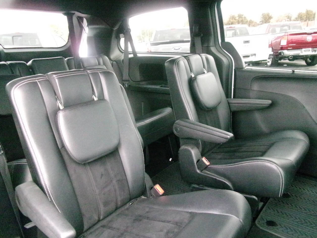 Used 2018 Dodge Grand Caravan SXT w/ Driver Convenience Group image 24