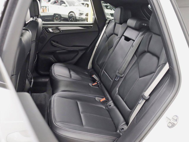 Used 2023 Porsche Macan image 24