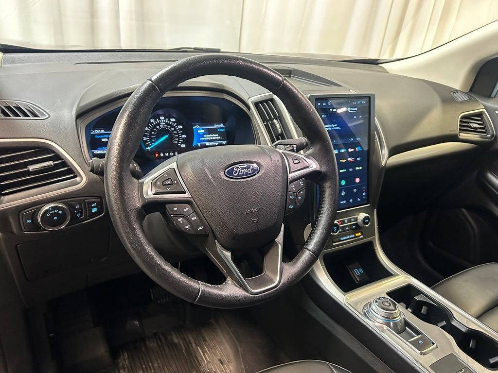 Used 2024 Ford Edge SEL w/ Convenience Package AWD/4WD image 3