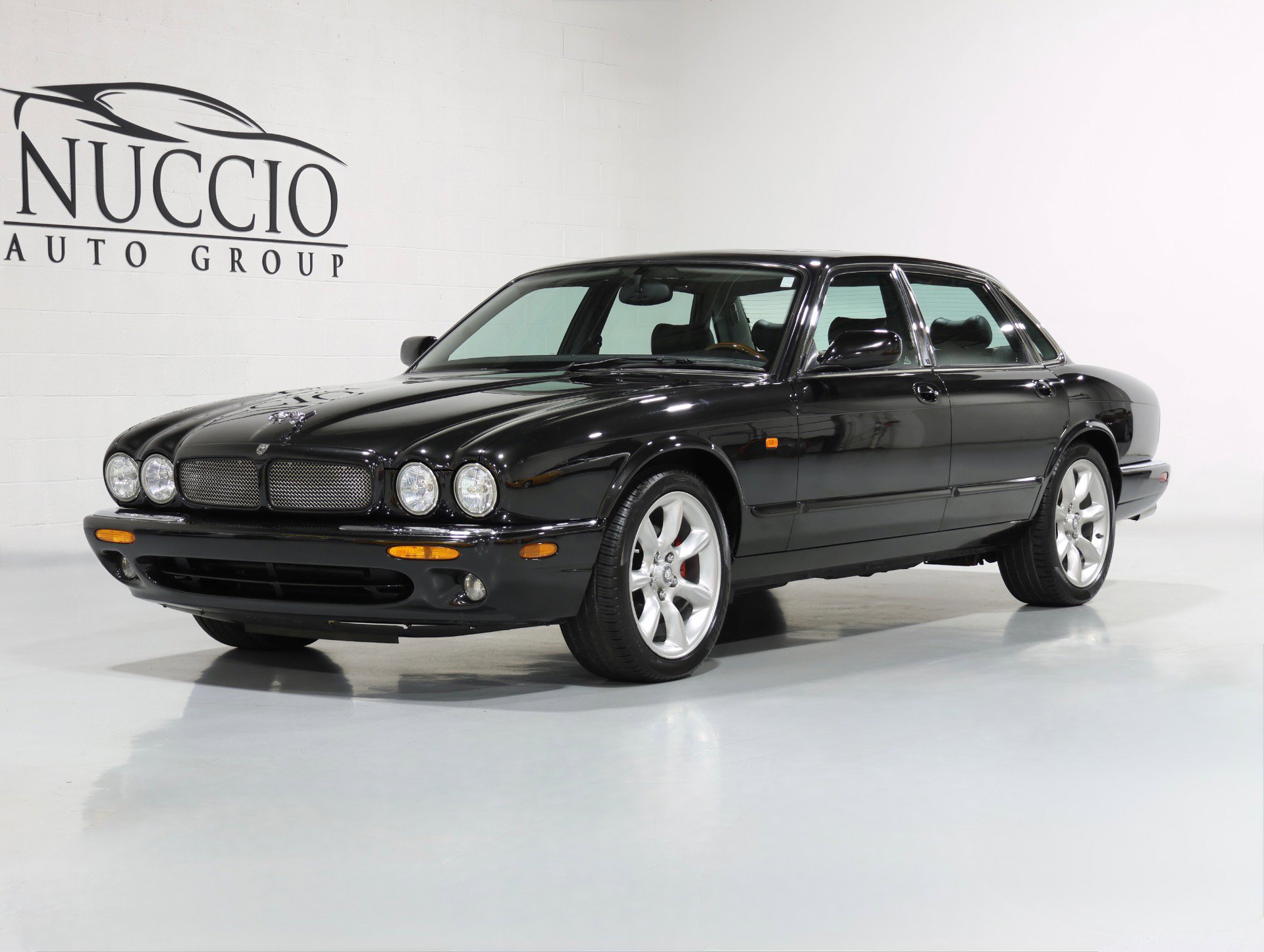 Used 1998 Jaguar XJ8 RWD image 25
