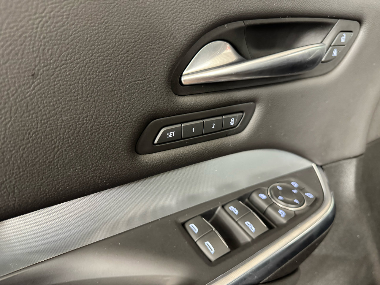 Used 2022 Cadillac XT4 Premium Luxury w/ Enhanced Visibility Package image 16