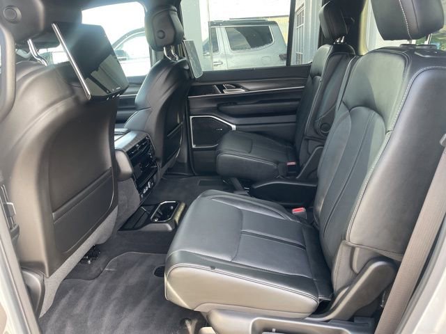 Used 2023 Jeep Wagoneer Series III w/ Rear Seat Video Group 1 image 6