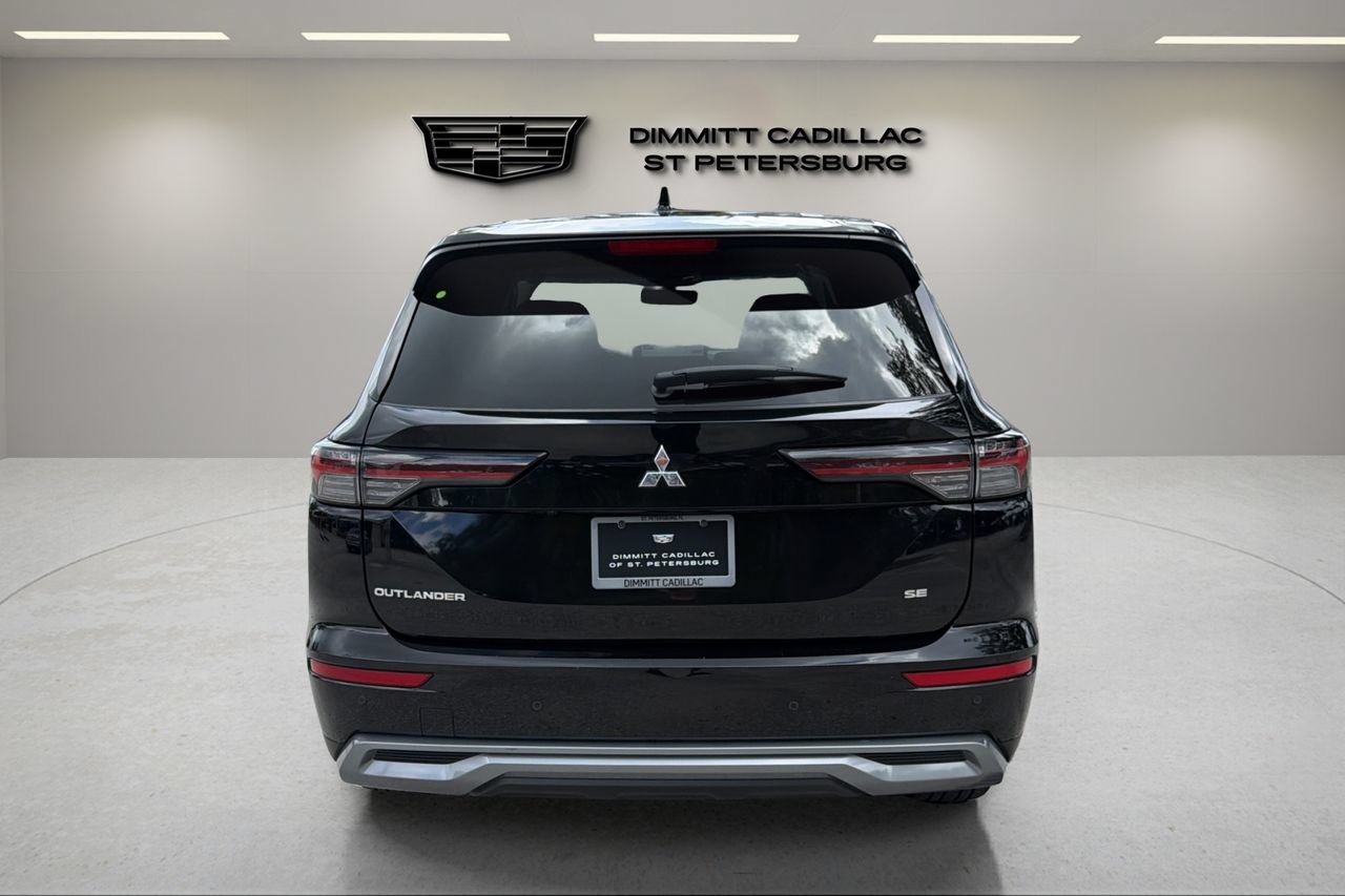 Used 2025 Mitsubishi Outlander SE FWD image 4