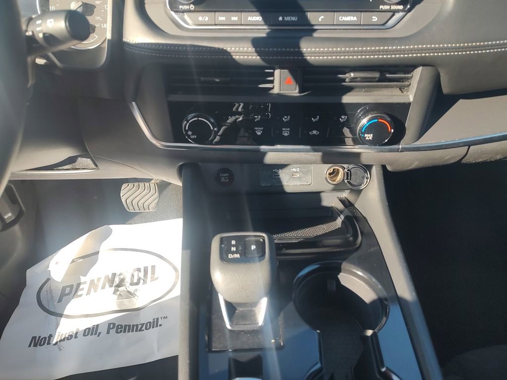 Used 2024 Nissan Rogue S AWD/4WD image 11