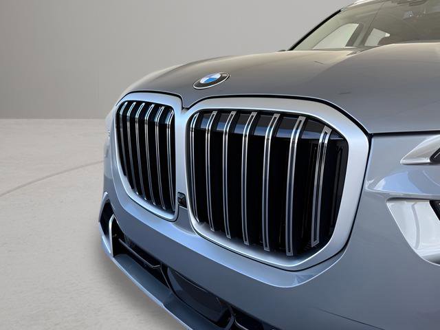 Used 2026 BMW X7 xDrive40i w/ Premium Package image 2