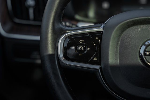 Used 2023 Volvo XC60 B5 Plus w/ Protection Package Premier image 28