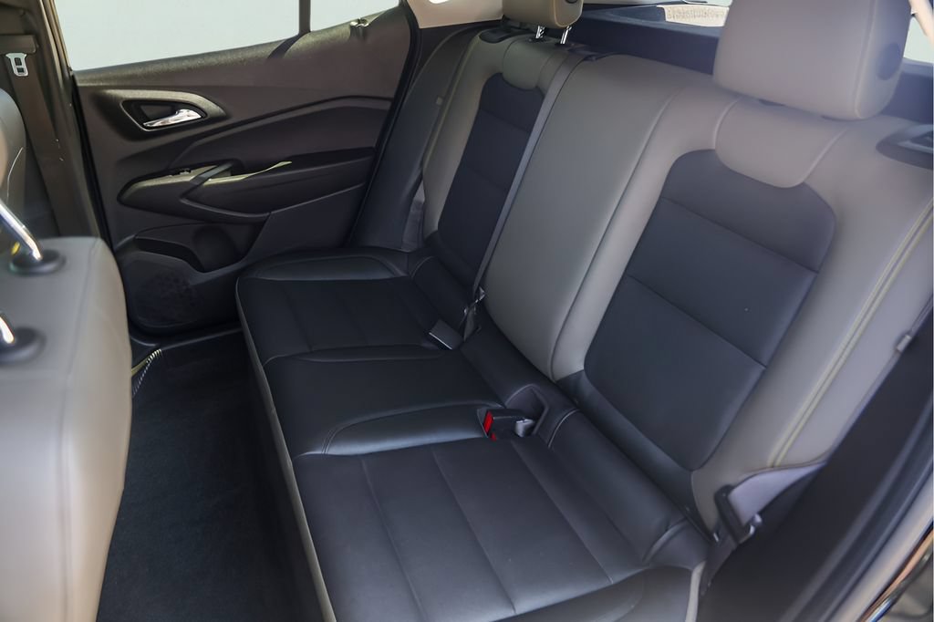 Used 2025 Chevrolet Trax ACTIV FWD image 25