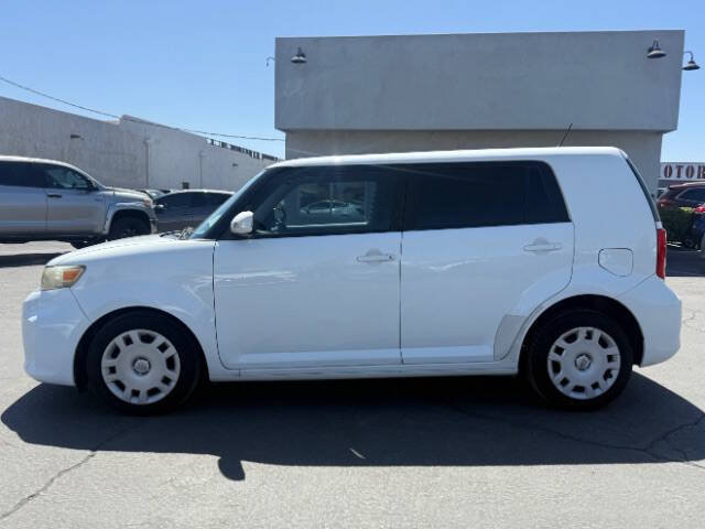 Used 2014 Scion xB FWD image 6