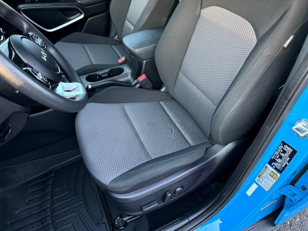 Used 2023 Kia Soul S image 16