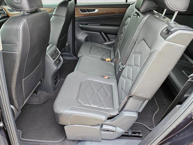 Used 2024 Volkswagen Atlas SE FWD image 16
