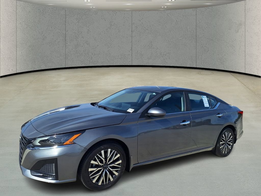 Used 2025 Nissan Altima 2.5 SV w/ SV Premium Package FWD image 9