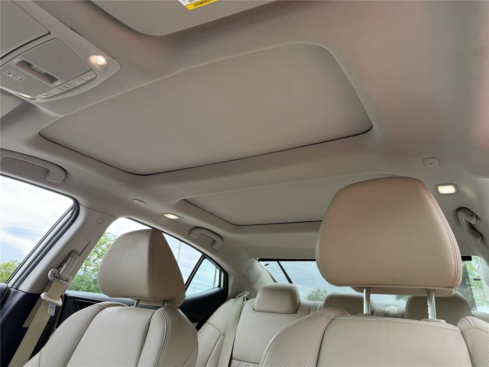 Used 2023 Nissan Maxima Platinum w/ Sport Mat Group FWD image 4