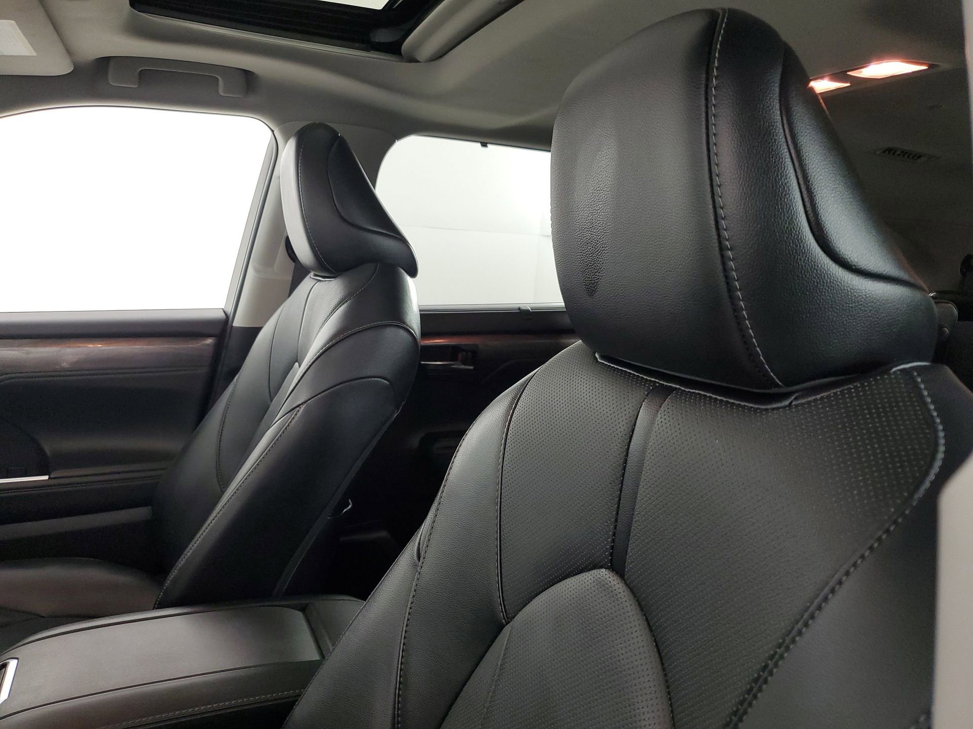 Used 2023 Toyota Highlander Limited image 30