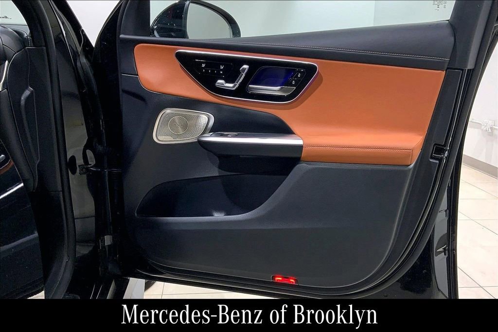 Used 2024 Mercedes-Benz GLC 300 4MATIC image 24