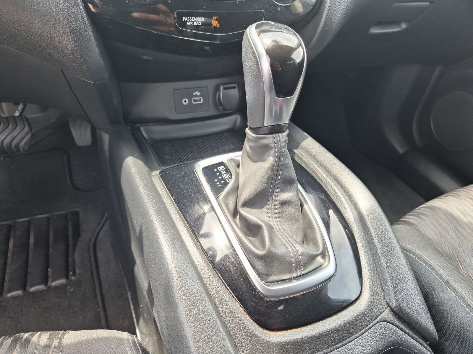 Used 2020 Nissan Rogue SV FWD image 15