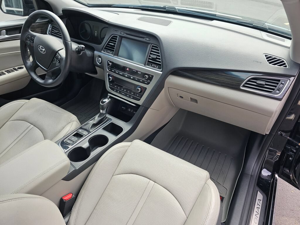Used 2017 Hyundai Sonata Limited w/ Ultimate Package 04 FWD image 12