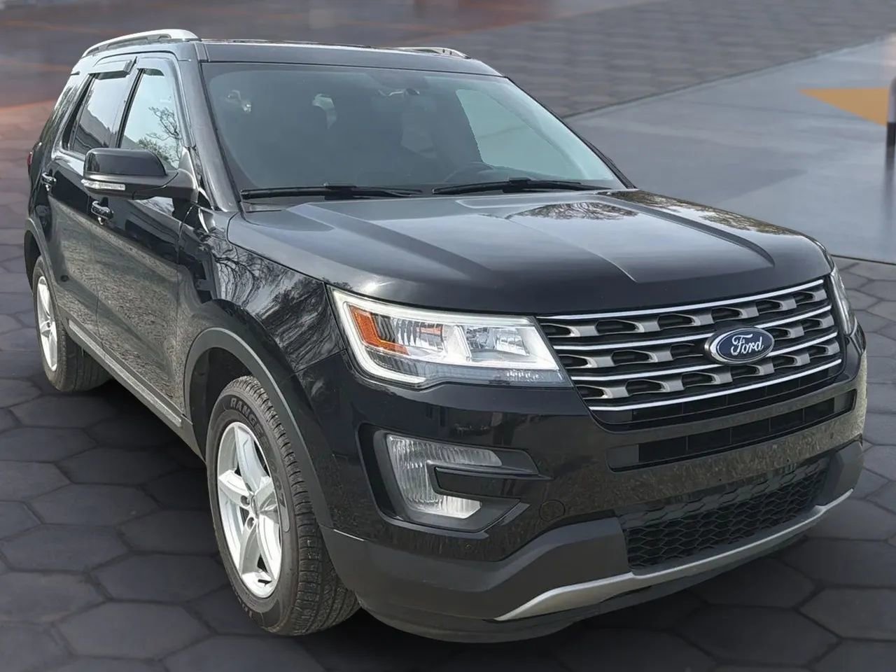 Used 2017 Ford Explorer XLT w/ Equipment Group 202A image 19