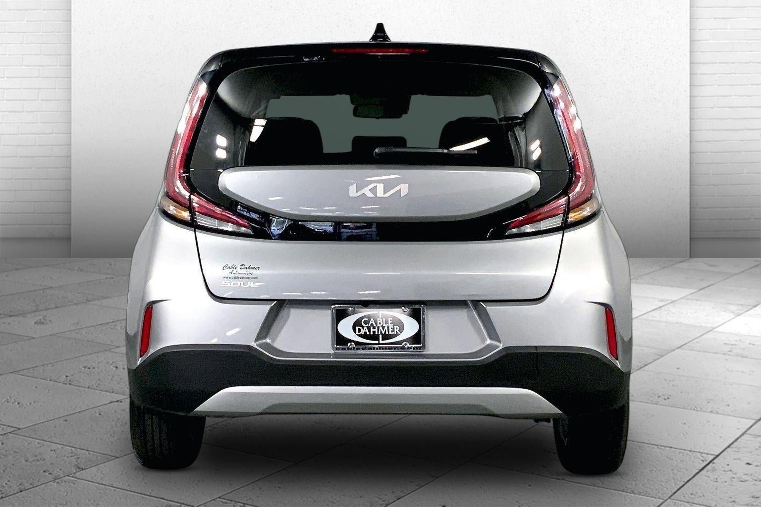 Certified 2025 Kia Soul LX w/ LX Technology Package FWD image 3