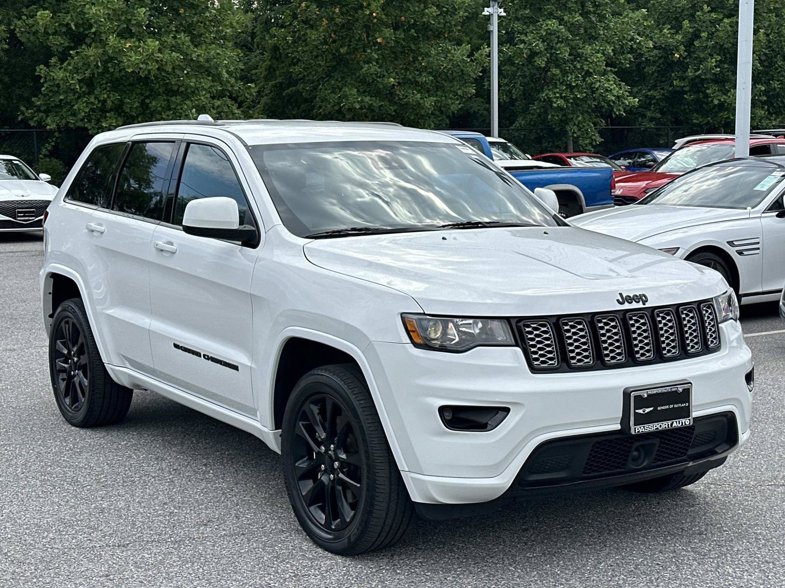 Used 2022 Jeep Grand Cherokee Laredo X AWD/4WD image 6