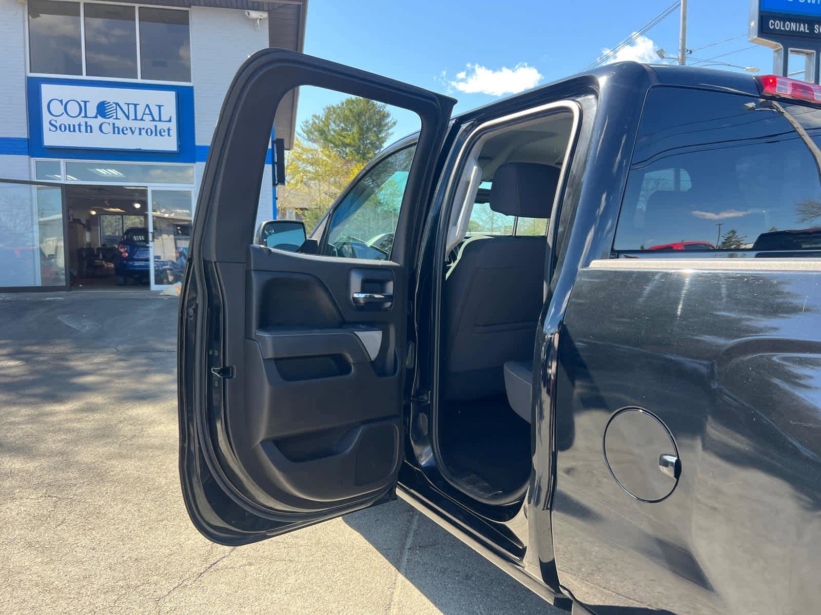 Used 2017 Chevrolet Silverado 1500 LT w/ Midnight Edition AWD/4WD image 31