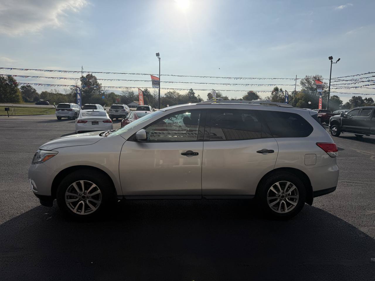 Used 2013 Nissan Pathfinder SV AWD/4WD image 8