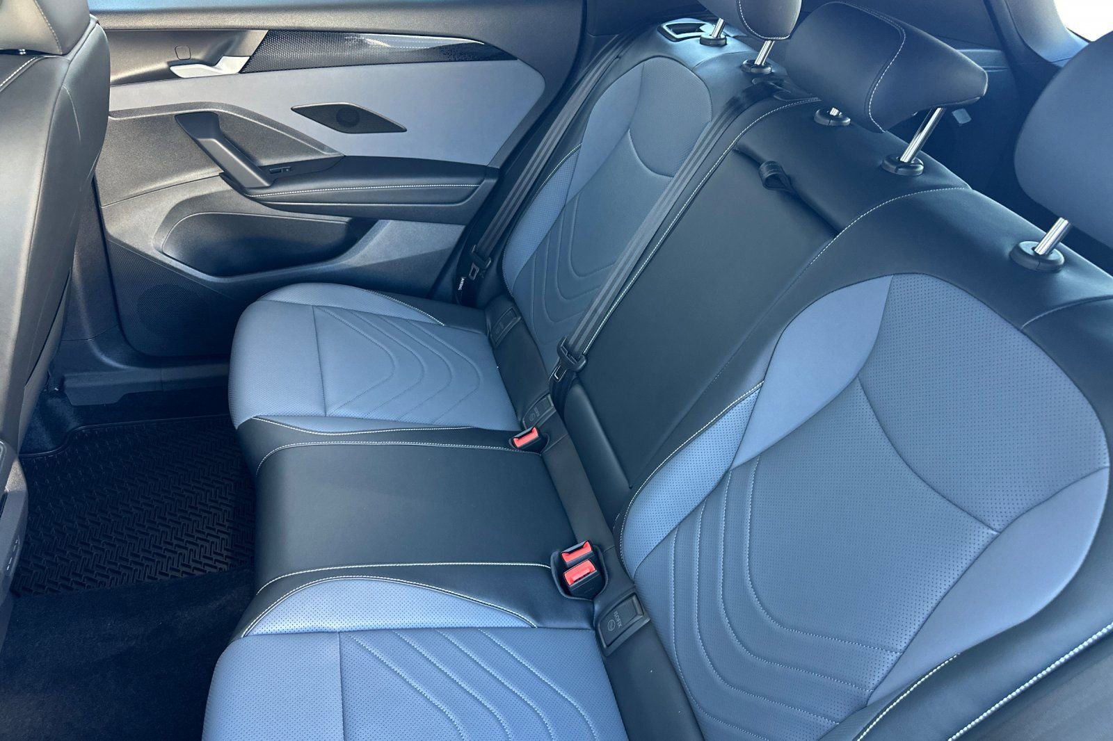 New 2026 Volkswagen Tiguan SE R-Line FWD image 10