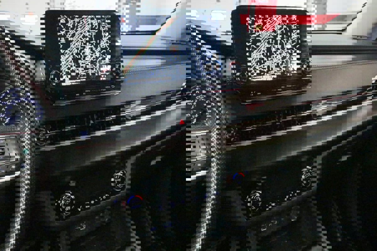 Used 2024 Mitsubishi Outlander SE image 15