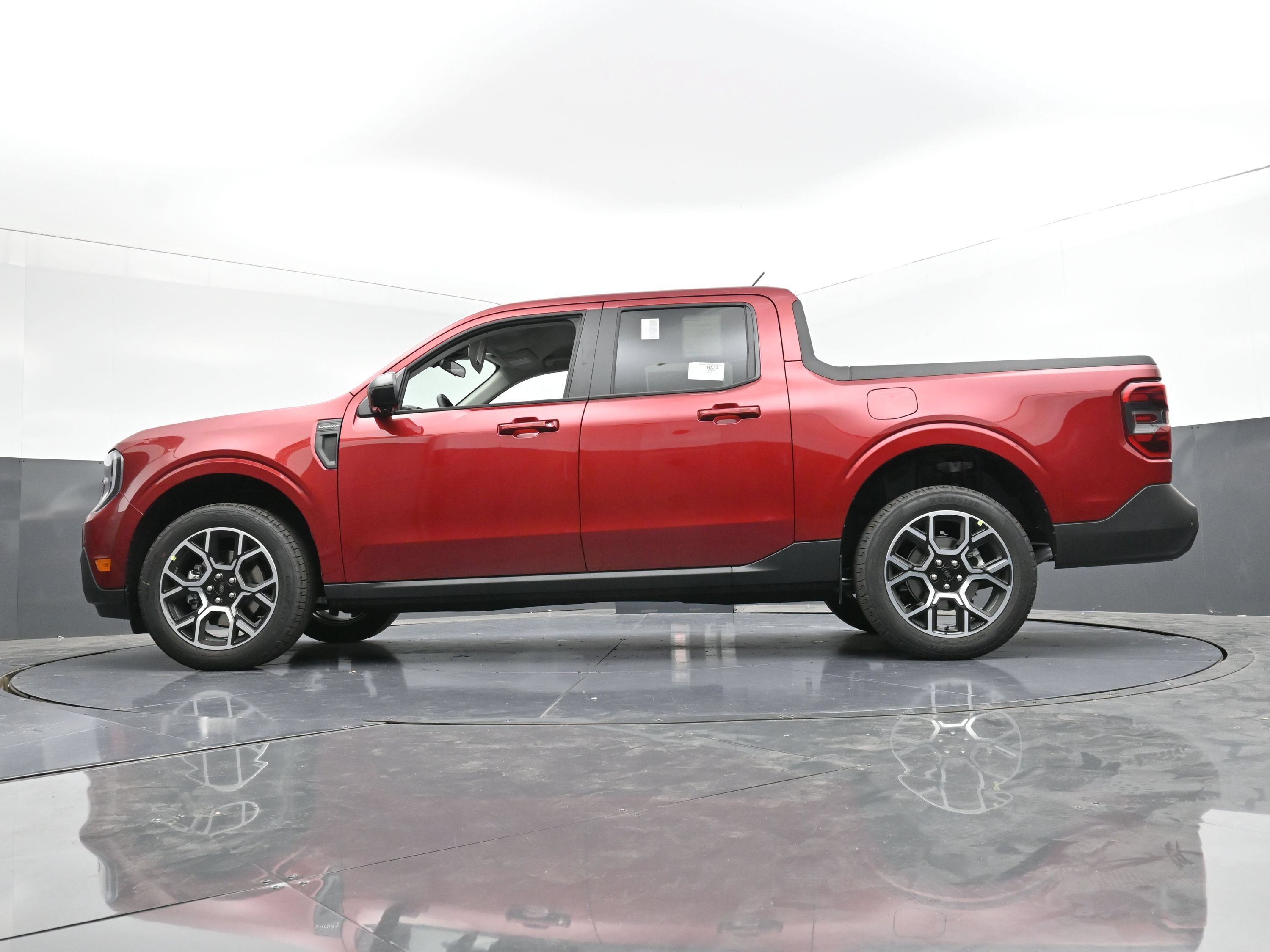 Used 2025 Ford Maverick Lariat AWD/4WD image 13