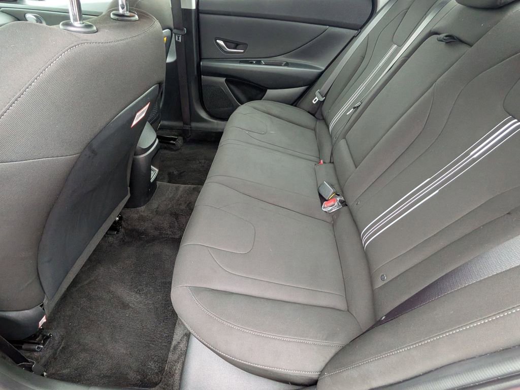 Used 2025 Hyundai Elantra SEL FWD image 20