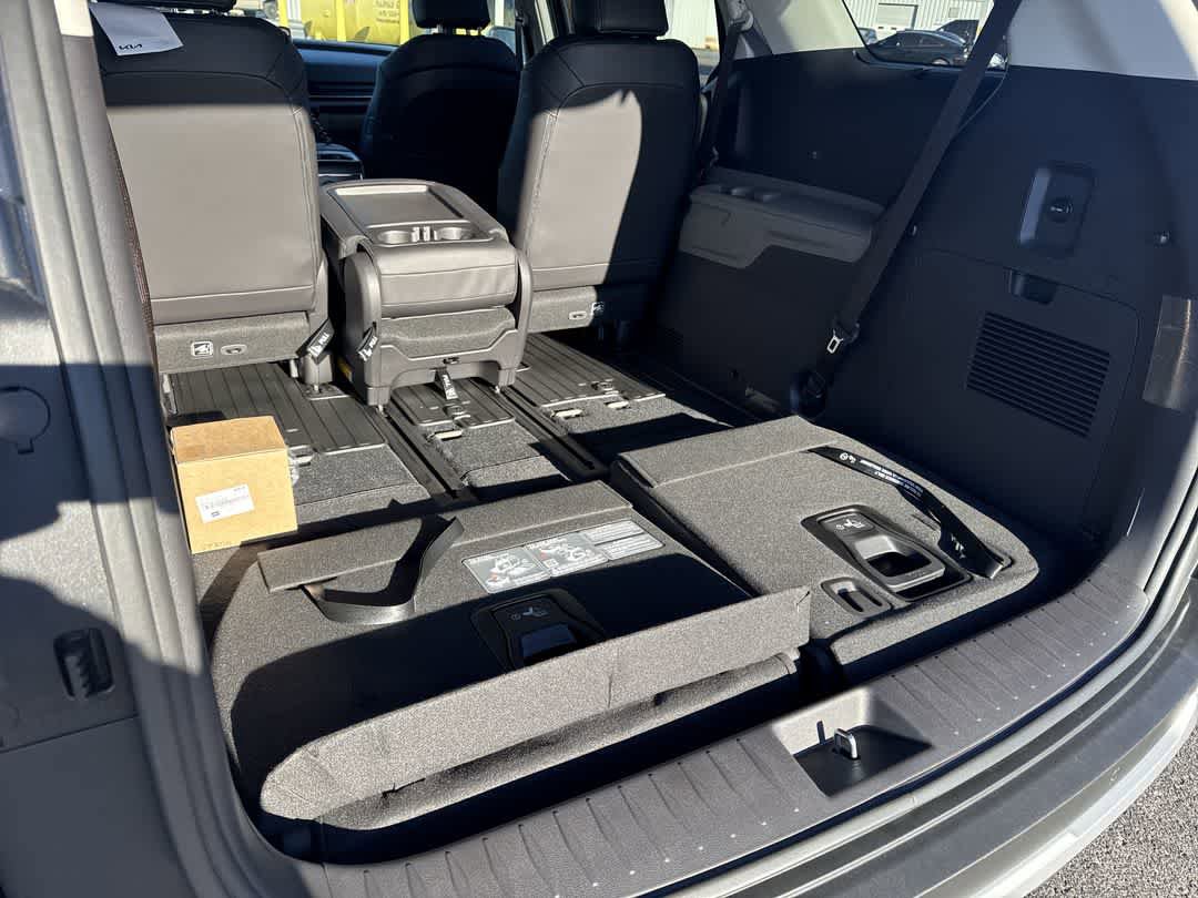 New 2026 Kia Carnival EX FWD image 24