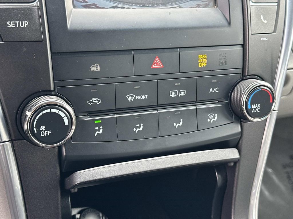 Used 2016 Toyota Camry XLE image 13