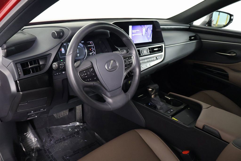 Certified 2025 Lexus ES 300h w/ Premium Package image 7