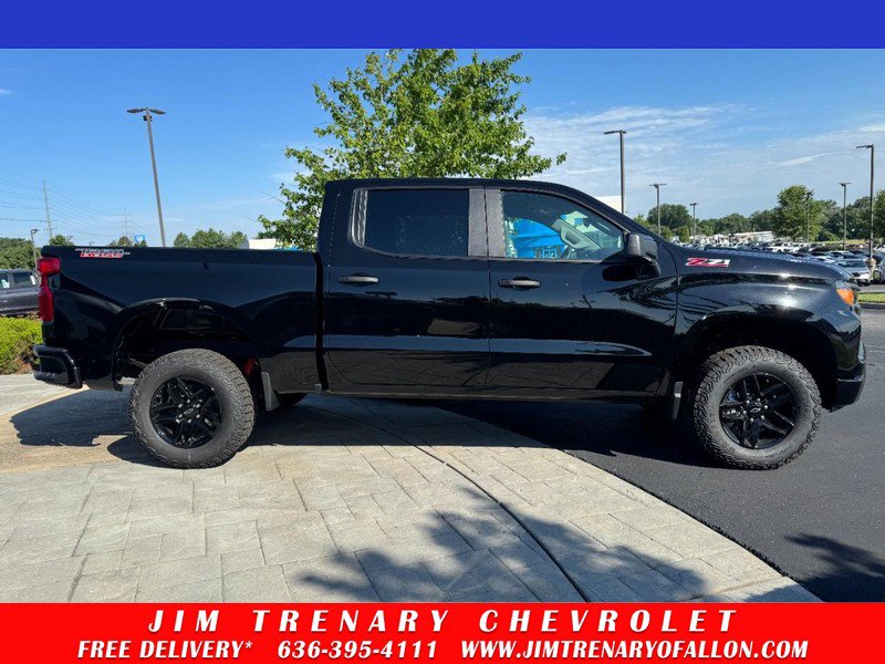 New 2026 Chevrolet Silverado 1500 Custom Trail Boss AWD/4WD image 1