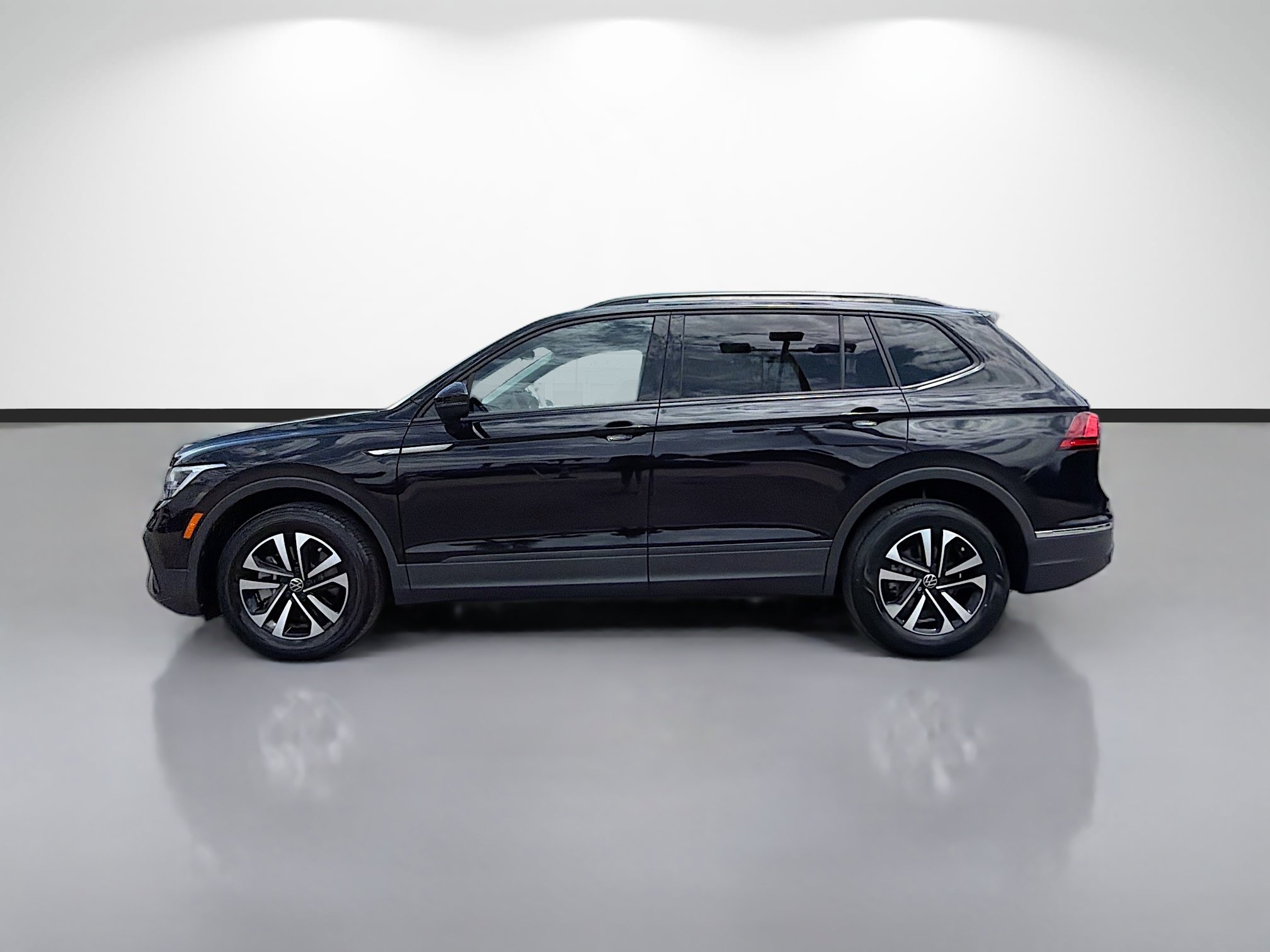 Used 2023 Volkswagen Tiguan S FWD image 6