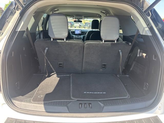 Used 2022 Ford Explorer XLT w/ Equipment Group 202A AWD/4WD image 12