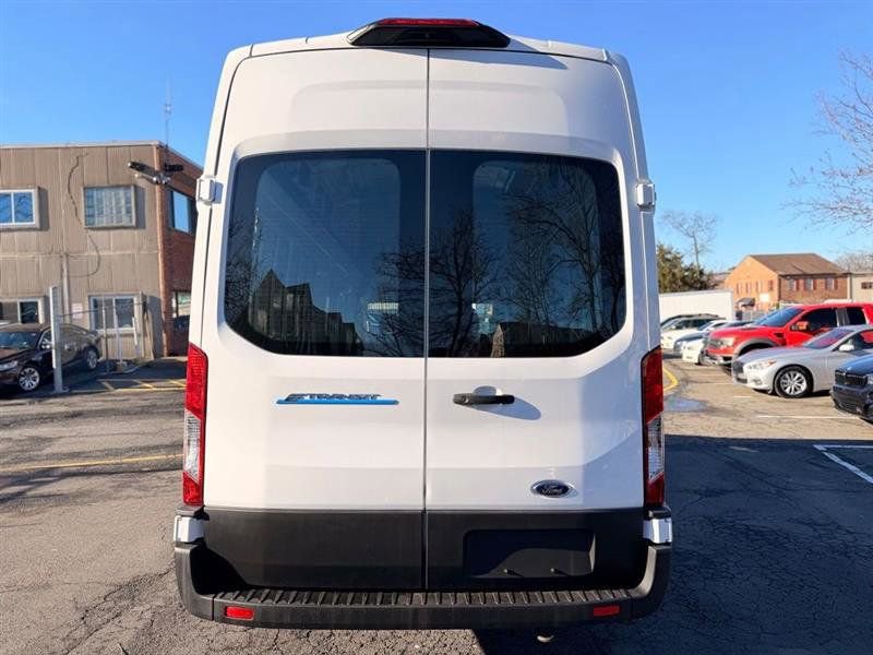 Used 2022 Ford E-Transit 148 High Roof Extended RWD image 8