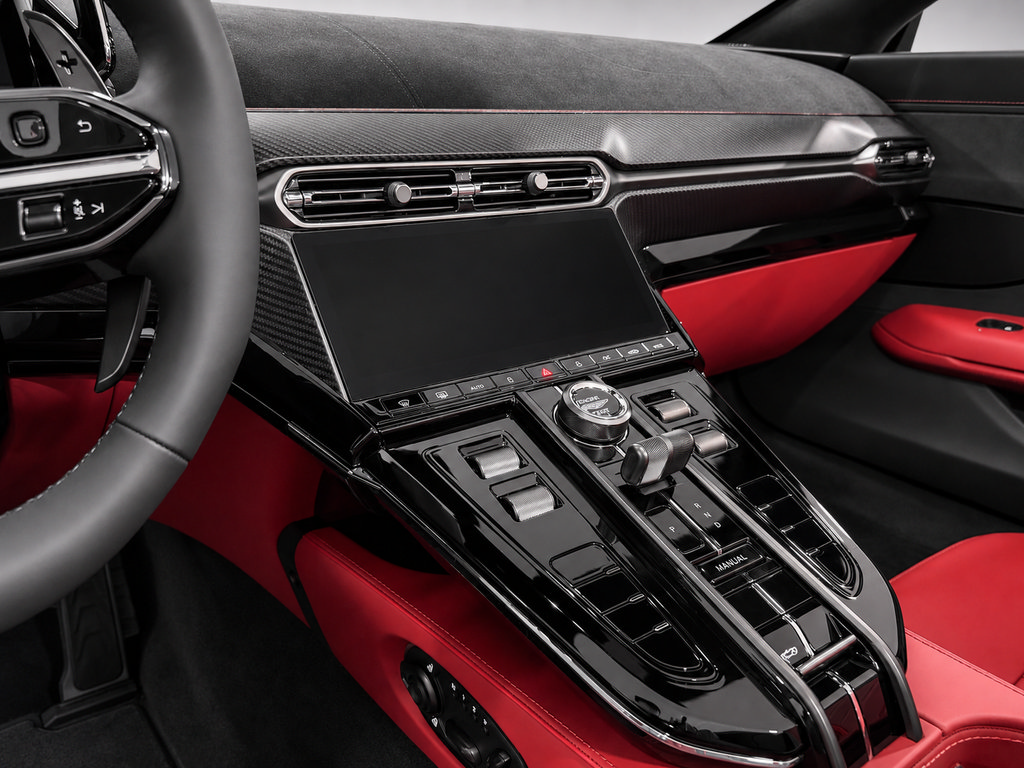 New 2026 Aston Martin V8 Vantage S RWD image 15