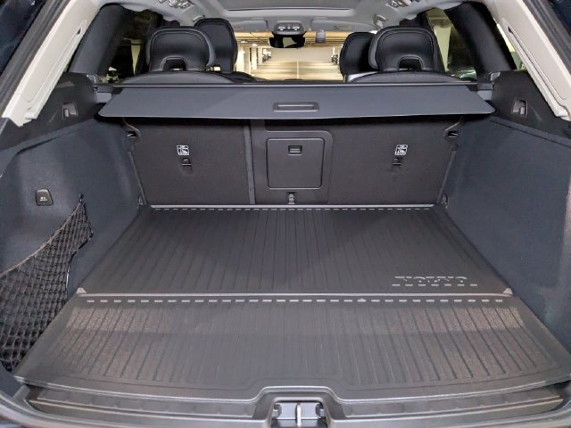New 2025 Volvo XC60 T8 Core w/ Protection Package Premier AWD/4WD image 28