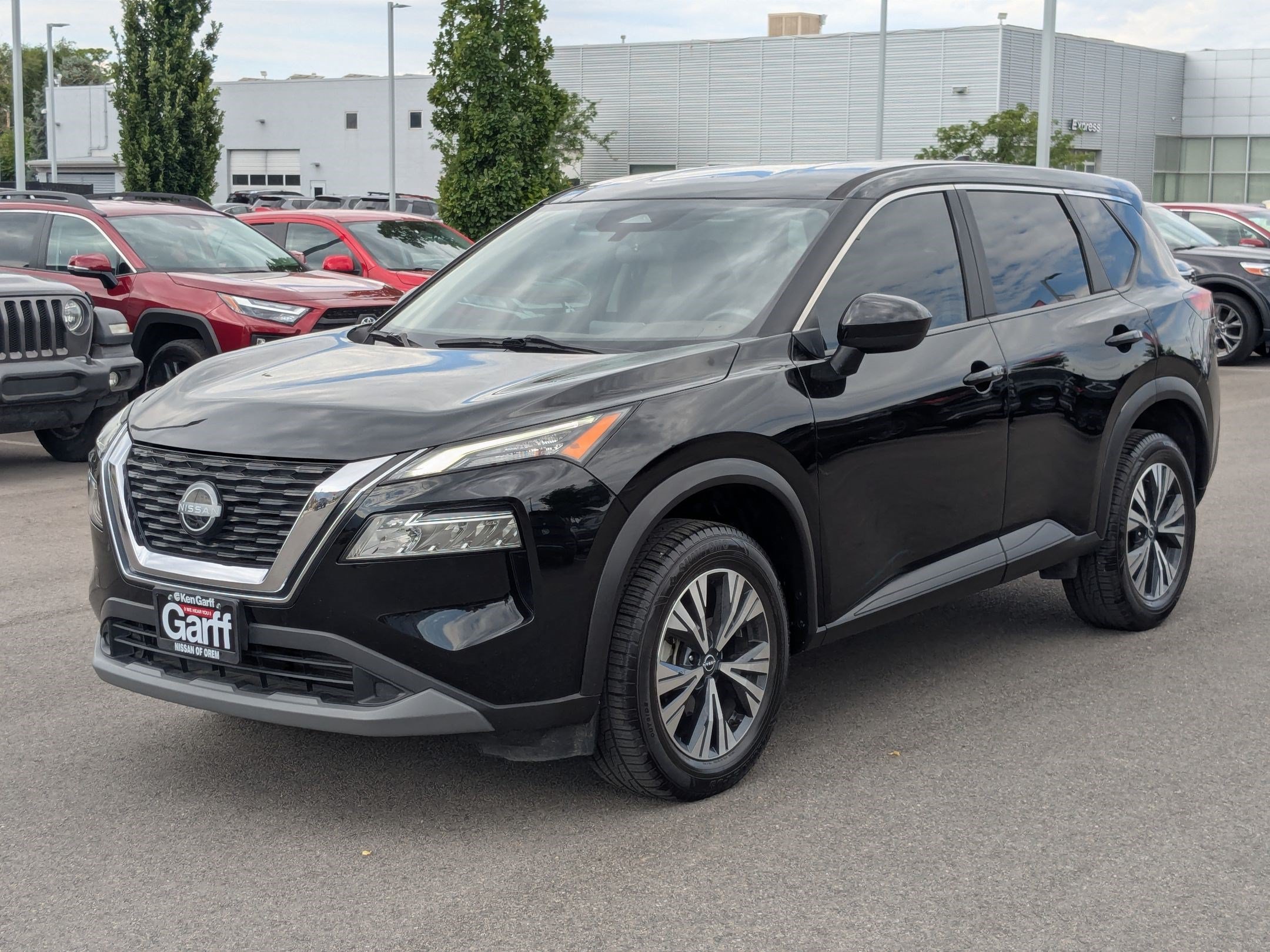 Used 2023 Nissan Rogue SV AWD/4WD image 10